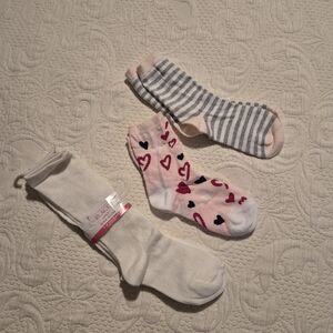 Girls socks 4 pair bundle 2 knee socks all are new
